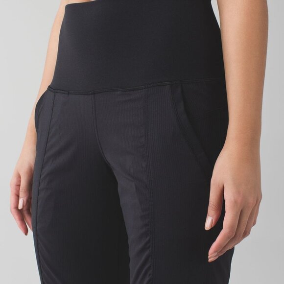 Lululemon In Flux Crop Pants Black Size 6 - Picture 8 of 9